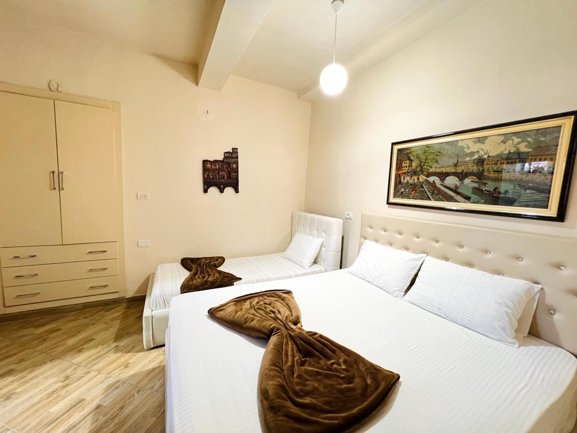 Villa Ensalv Berat - Apartment - Room - Penthouse Buitenkant foto