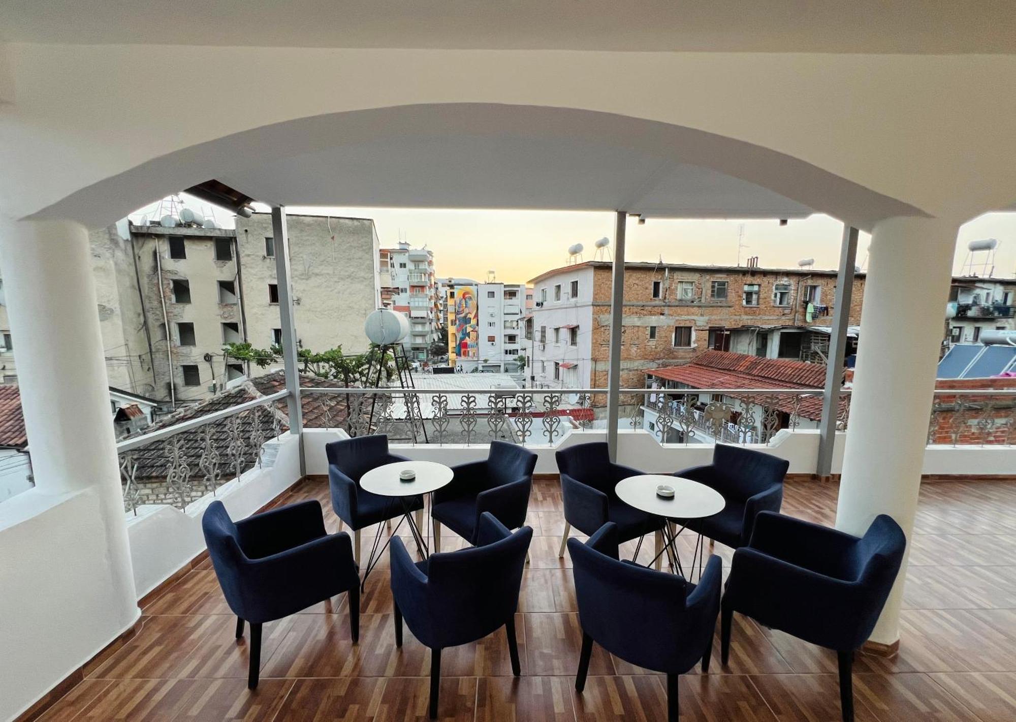 Villa Ensalv Berat - Apartment - Room - Penthouse Buitenkant foto