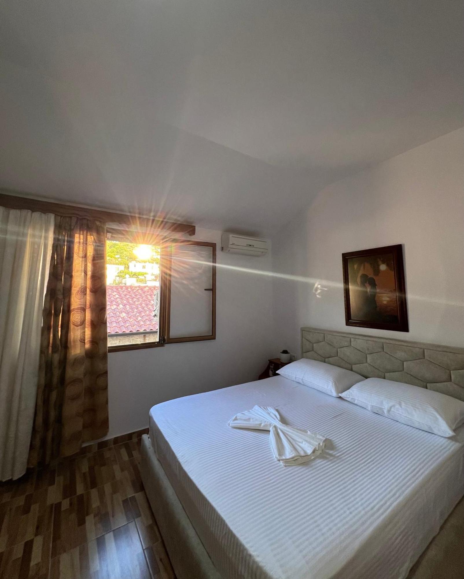 Villa Ensalv Berat - Apartment - Room - Penthouse Kamer foto
