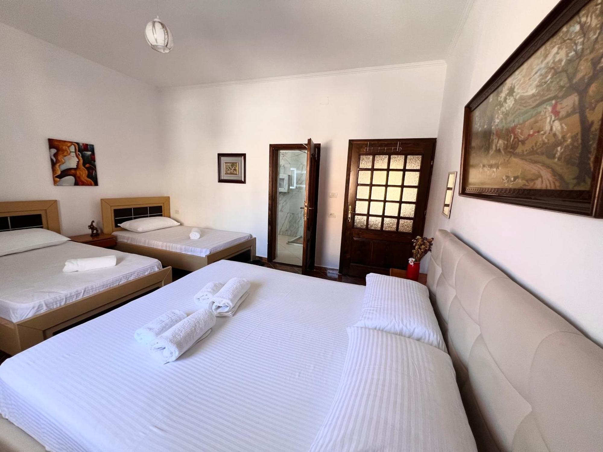 Villa Ensalv Berat - Apartment - Room - Penthouse Buitenkant foto