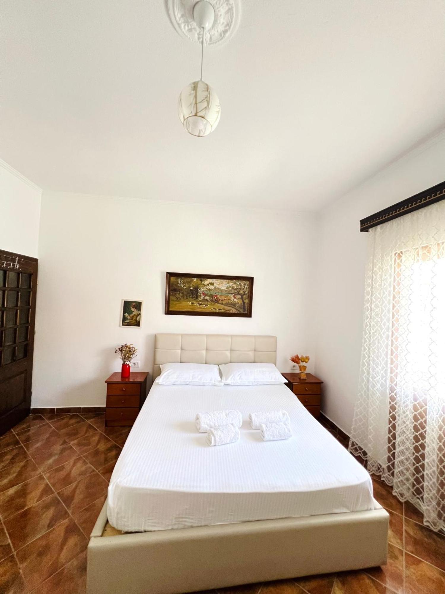 Villa Ensalv Berat - Apartment - Room - Penthouse Buitenkant foto